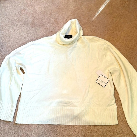 Laundry By Shelli Segal Sweaters - Laundry By Shelli Segal Cream Turtleneck Sweater size large NWT